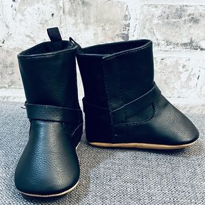 Old Navy Baby faux leather black booties 3-6 months